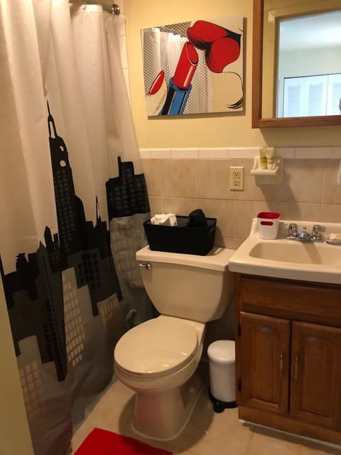 Combined shower/tub, hair dryer, towels, soap