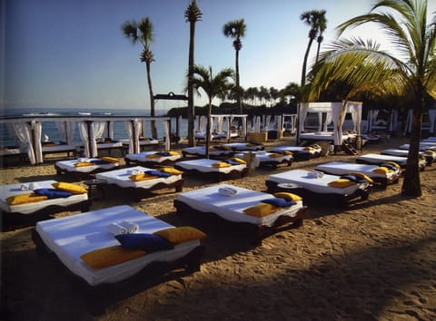 Sun loungers, beach towels