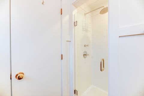 Combined shower/tub, hair dryer, towels, toilet paper