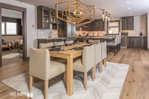 Dining Room- Seats 8 Guests