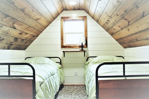 1 bedroom, travel crib, WiFi