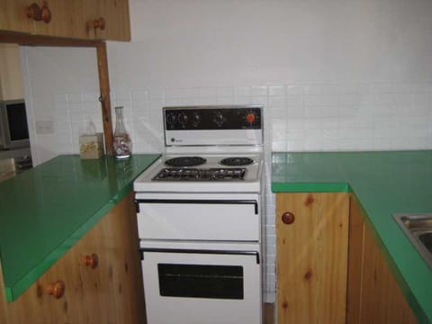 Microwave, oven, toaster, cookware/dishes/utensils