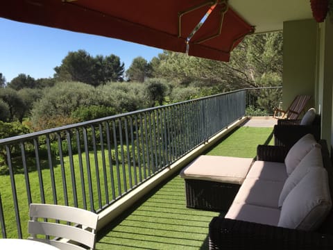 South facing terrace with sun blinds