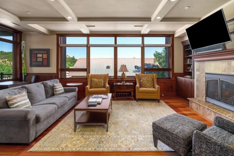 Main living space in this 2 level downtown property