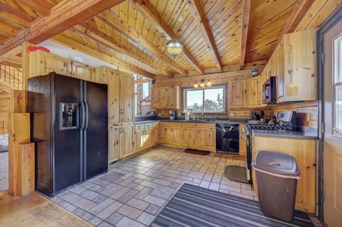 Fully stocked kitchen of cabin #1