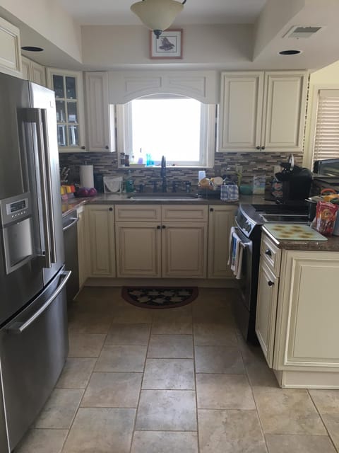 Microwave, dishwasher, coffee/tea maker, cookware/dishes/utensils