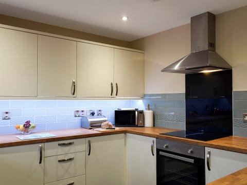 Kitchen with breakfast area | The Lodge Cottage, Methven, near Perth