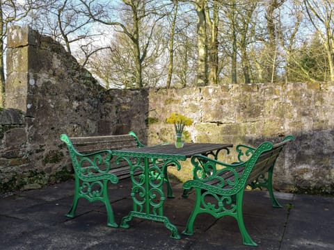 Sitting-out-area | The Horsemill, Kelty, near Dunfermline