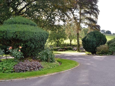 Main driveway and parking area | Jose’s at the Grange - Grange Country House Holiday Cottages, Loweswater, near Cockermouth