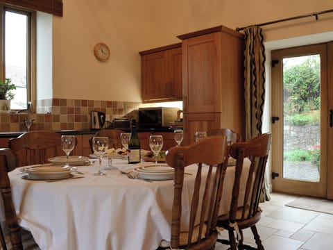 Kitchen and dining area | The Old Byre, Middleton, near Swansea