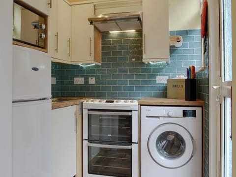 Well equipped kitchen | Avoca, Looe