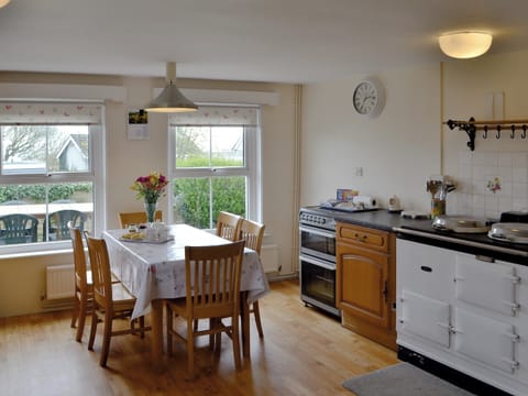 Well equipped kitchen/ dining room | Middleton Hall, Rhossilli, near Swansea