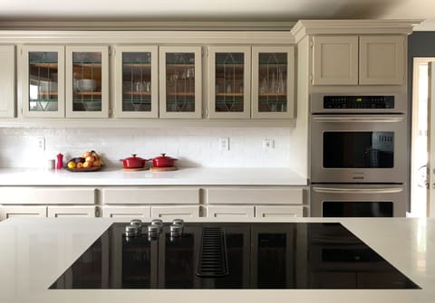 Plenty of dishes and cookware provided for your convenience.