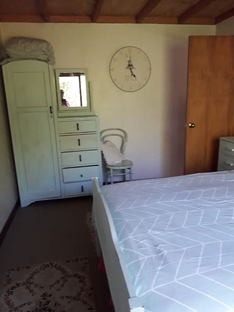 2 bedrooms, iron/ironing board, cribs/infant beds