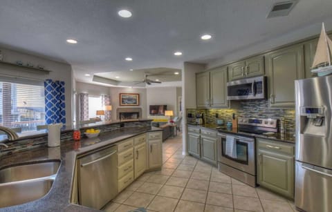 Open floor plan perfect for large group!