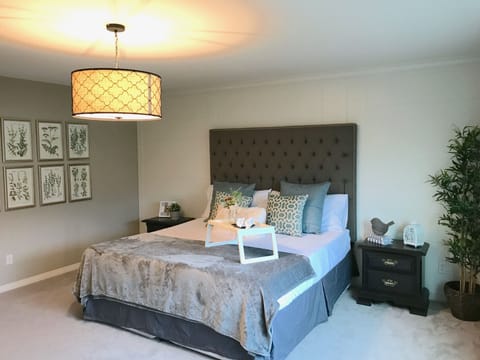 5 bedrooms, in-room safe, desk, iron/ironing board