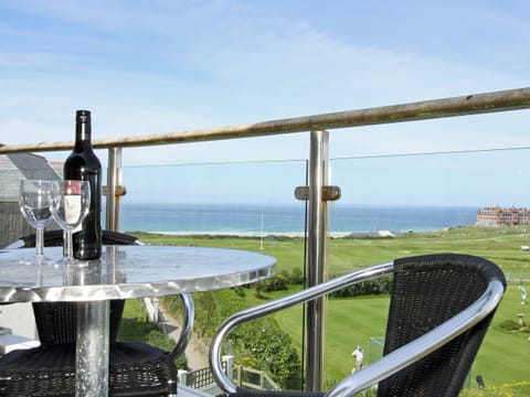 Sitting-out-area | Poseidon Penthouse - Bredon Court, Newquay