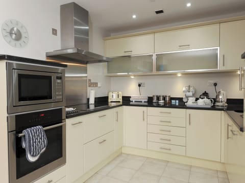 Well equipped kitchen | Wow - Nassau Court, Westward Ho!