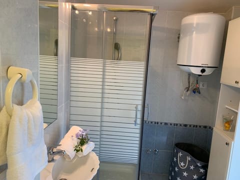 Combined shower/tub, hair dryer