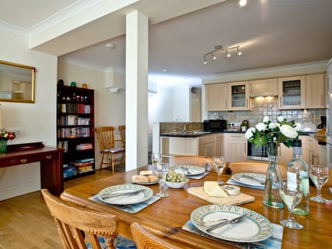 Open plan living space | 1 Roundham Heights, Paignton