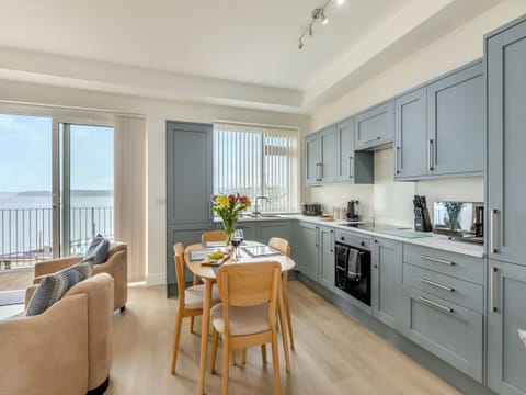 Attractive dining area | 7 Vista Apartments - Vista Apartments, Paignton