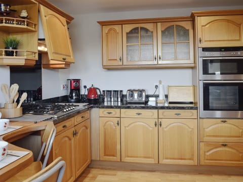 Well equipped kitchen | Craigrossie Cottage, Auchterarder