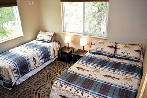 Eagles Nest Bedroom #1- With 1 Double Bed & 1 Twin Bed