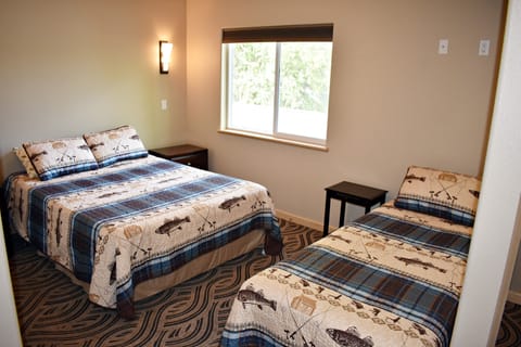 Eagles Nest Bedroom #2 - With 1 Queen Bed and 1 Twin Bed