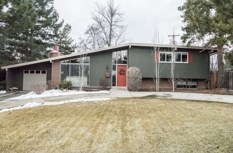 Front elevation with two entry circular drive