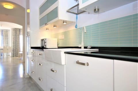 Another picture of the modern kitchen