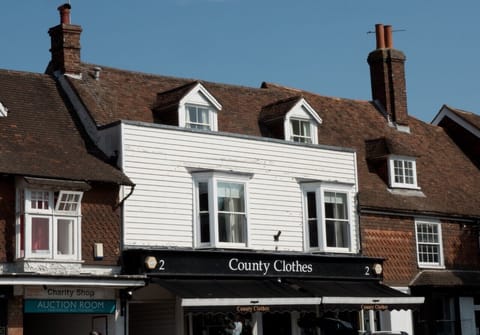 A great quirky listed in Tenterden high street property, for up-to 8 ...