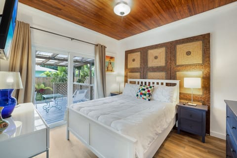 Guess bedroom with a queen size bed has a smart TV