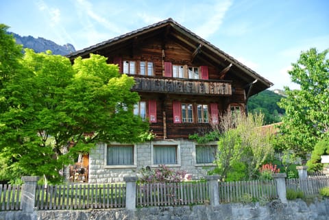 The front side of the chalet, with the 2-room apartment on the ground floor.