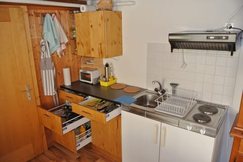 The cooking area is small but practical and very well equipped.