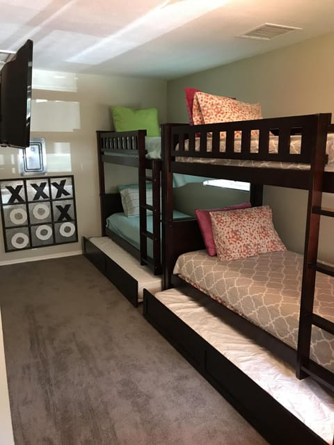 4 bedrooms, desk, cribs/infant beds, WiFi