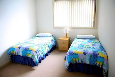 3 bedrooms, iron/ironing board, bed sheets