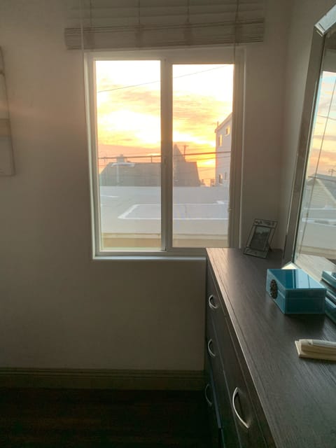 West Bedroom at sunset 🌅 ☀️ 🌊 sadly a new home just built Infront- peekaboo views