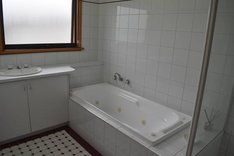 Bathtub