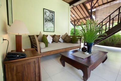 Tropical 2BR Bungalow, 300m to beach