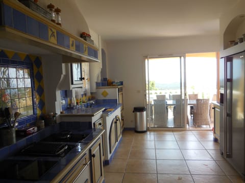 Kitchen with sea view