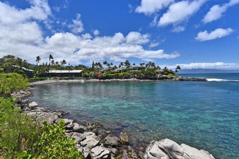 Beach nearby, sun loungers, beach towels