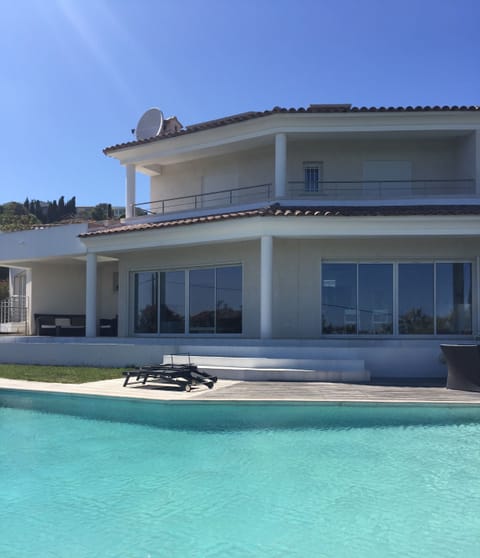 Outdoor pool, an infinity pool