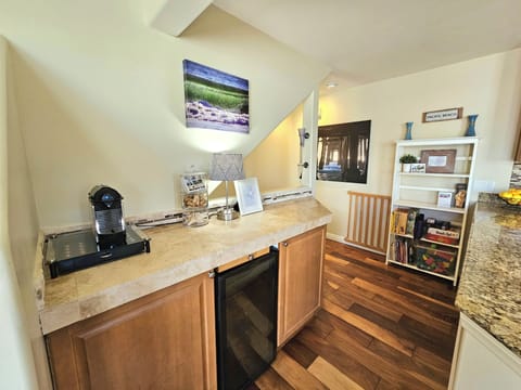 Wine bar and additional storage, shelf with board games and books for all ages