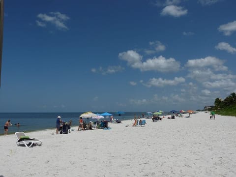 Beach nearby, sun loungers, beach towels