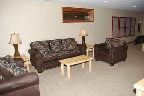 Flat-screen TV, fireplace, DVD player, stereo