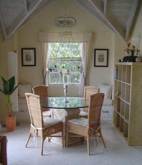 Dining Area - Seating for Four