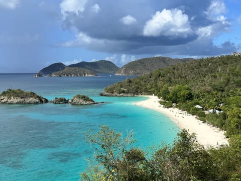 Beach nearby, sun loungers, beach towels