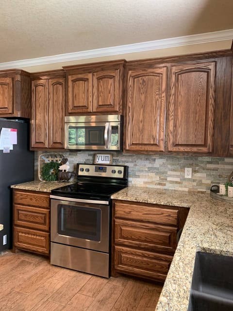 All major appliances available as well as toaster, blender & small crock pot. 