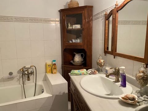 Combined shower/tub, hair dryer, towels, soap