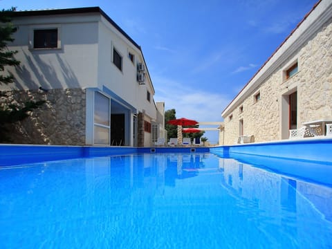 Indoor pool, sun loungers